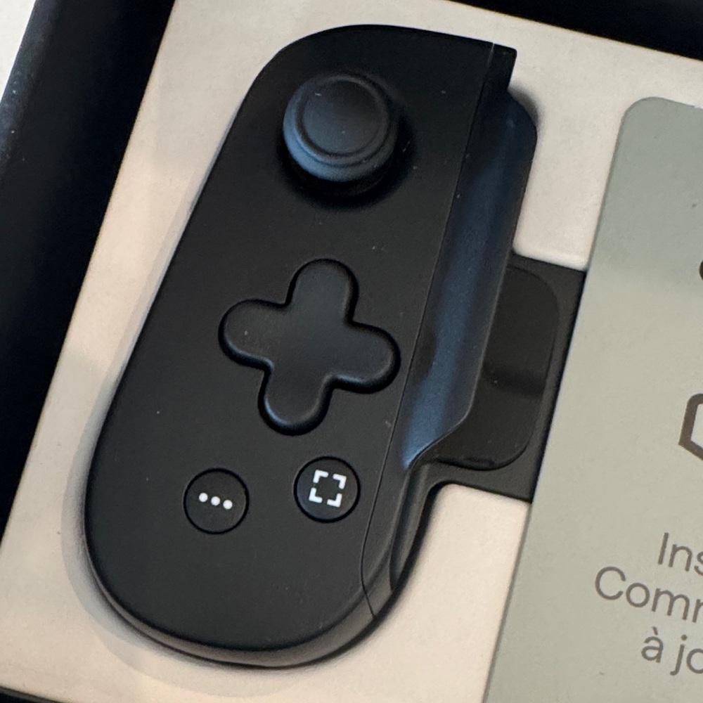 Backbone One Mobile Gaming Controller - Picture 3 of 7